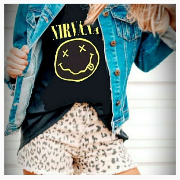 💥UO Nirvana Yellow Smiley Face Tee - Picture 2 of 10